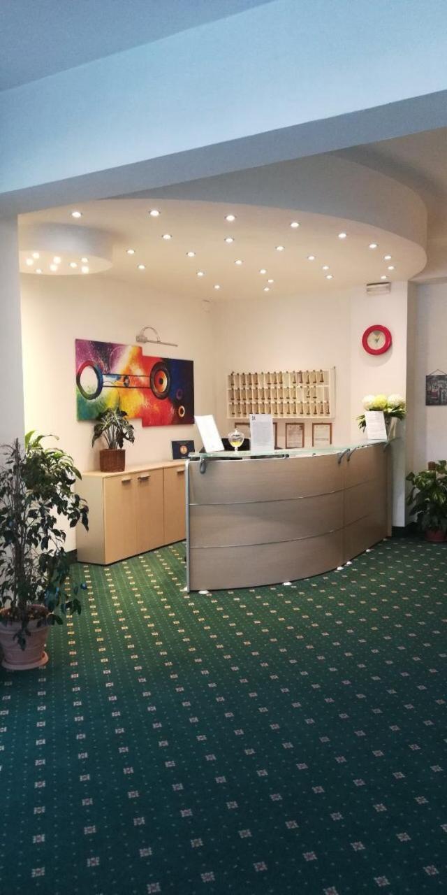 Hotel Universo Fiuggi Buitenkant foto